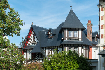 Fototapeta na wymiar Historische Villa in Deauville in der Normandie