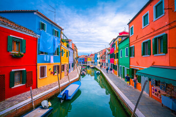Fototapeta na wymiar Colourful Burano island with unidentified tourists near Venice, Italy