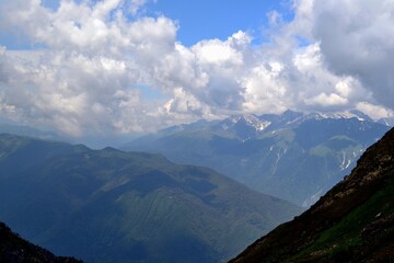 Naklejka premium mountains and clouds