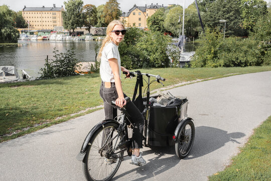Cargobike bilder – Bläddra bland 2,308 stockfoton, vektorer och videor ...