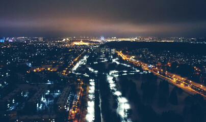 Naklejka premium Top view of the night winter city with lights and lanterns