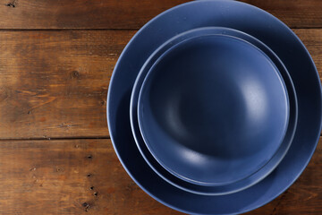 empty plate on wooden table