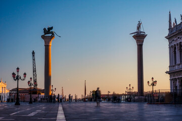 Fototapeta na wymiar columns of Piazza San Marco at sunset without anyone because of the covid-19