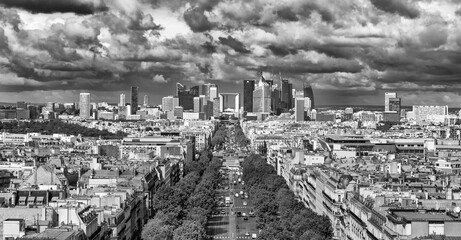 Blick vom Triumphbogen zum Hochhausviertel La Défense