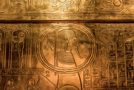 Ornamentación egipcia. Detalles en oro de la  tumba del Faraón Tutankhamon