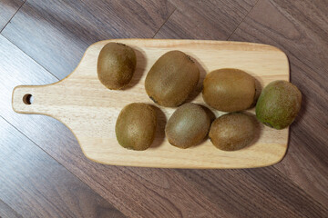 Kiwi on the serving board, top view
