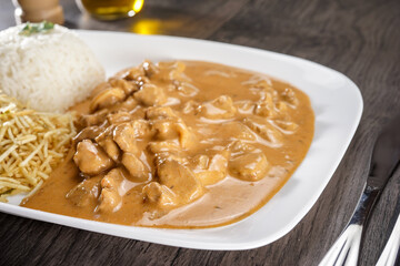 Close Strogonoff com carne