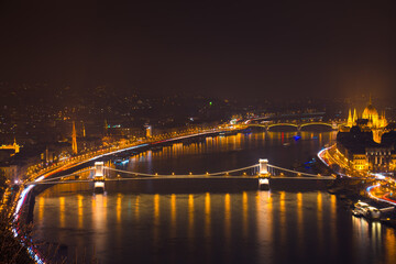 Fototapeta na wymiar Chain bridge illuminated at night in Budapest. Hungary 