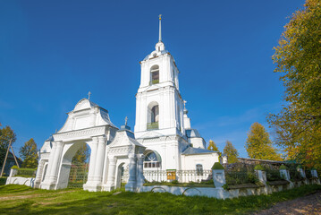 Fototapeta na wymiar Church of the Nativity of Christ on a sunny September day. Makariev. Kostroma region, Russia