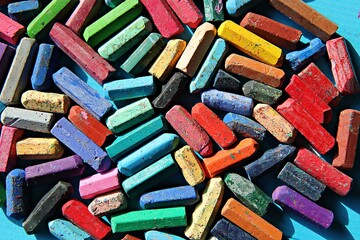 한국초등학교미술재료크레파스입니다