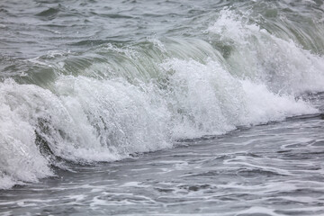 Fototapeta na wymiar Wave in the sea with splashing water.