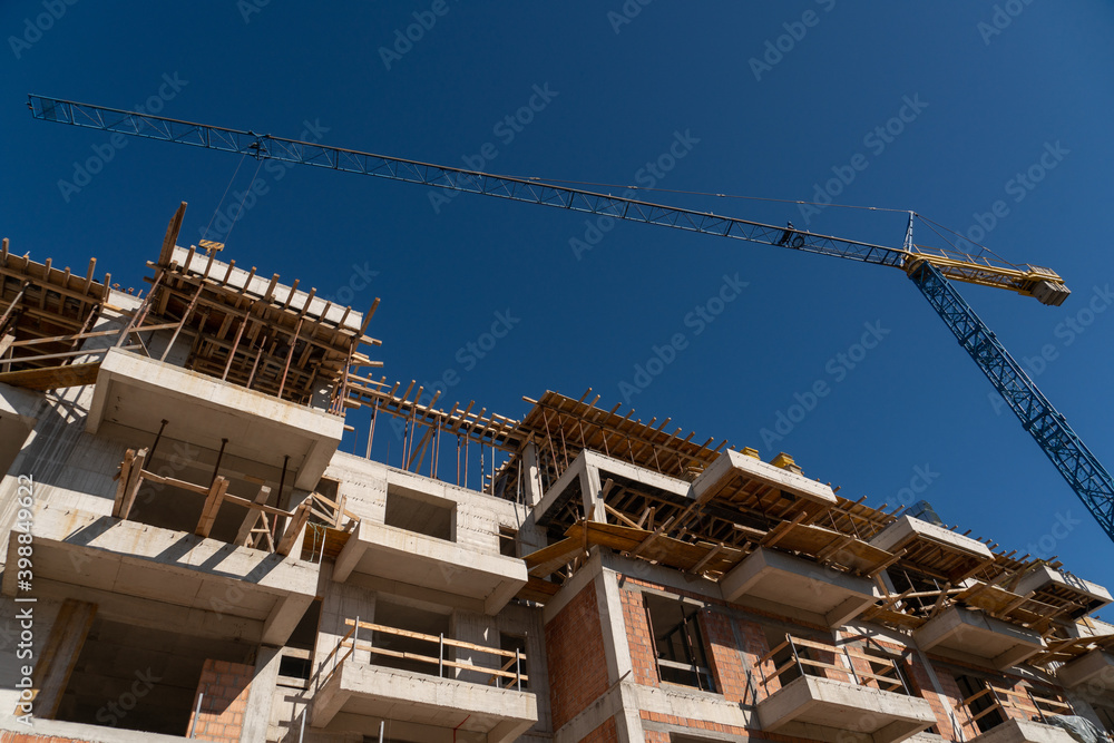 Aufkleber construction of a building with a remotely controlled unmanned crane