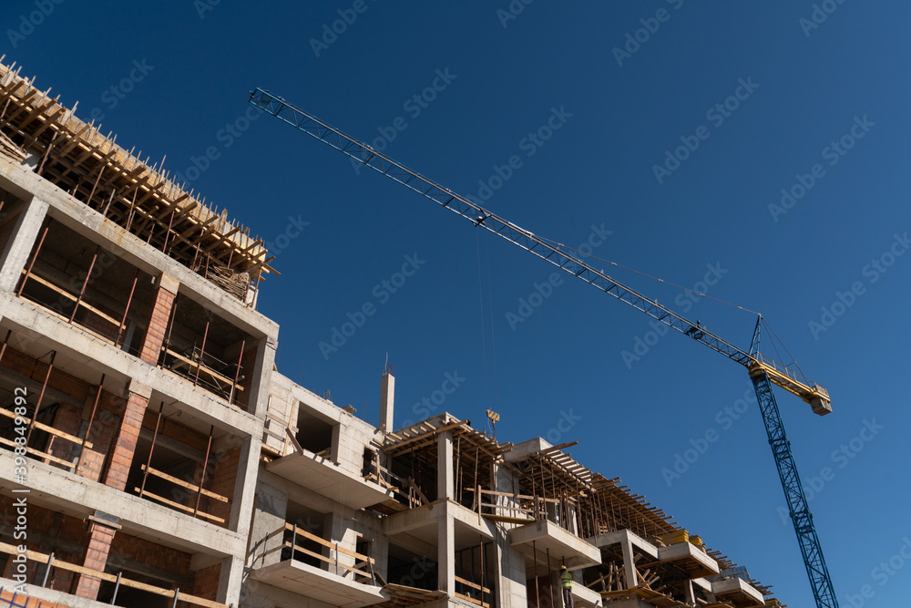 Aufkleber construction of a building with a remotely controlled unmanned crane