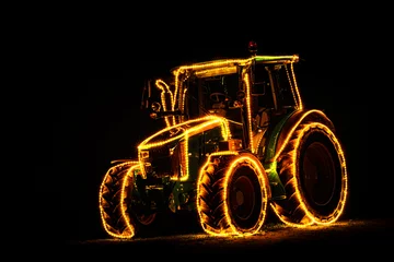 Fototapeten .....Traktor mit Weihnachtsbeleuchtung....Weihnachtsbeleuchtung mal anders... © sven