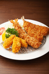 牡蠣、海老　鯵のミックスフライ