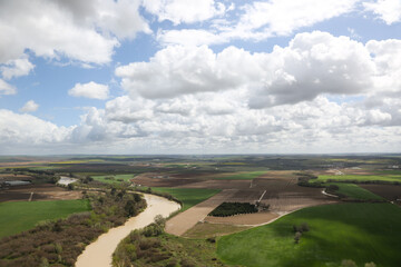 Vista del Río Guadalquivir a su paso por Almodóvar del rio, Córdoba ,España