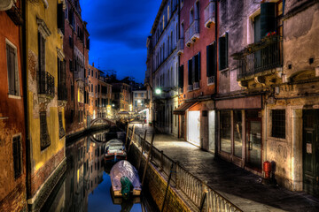 Obraz na płótnie Canvas Venetian canal at night. Venice, Italy