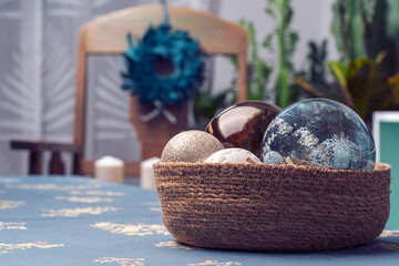 Obraz premium Decoración navideña en una casa bonita y acogedora en el invierno familiar de la Navidad y Fin de Año