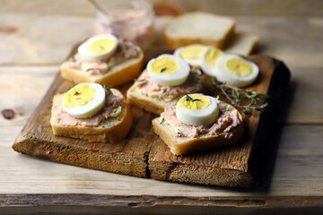 Sandwiches with cod roe and egg. Healthy diet. Keto snack.