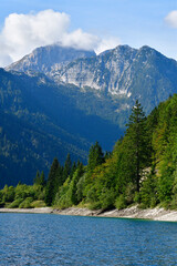 Der Raibl-See oder Predil-See an der italienischen Seite des Predil-Passes	
