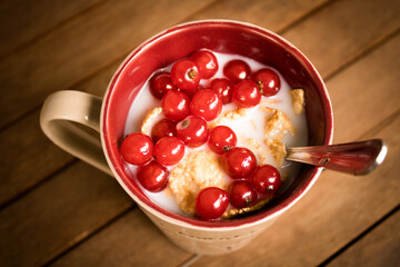a different kind of breakfast with cereal, milk and ribes