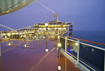 Urlaub auf MSC Kreuzfahrtschiff von MSC Kreuzfahrten - Dream vacation on modern cruiseship or...