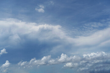 Obraz premium Beautiful cloud with blue sky natural background