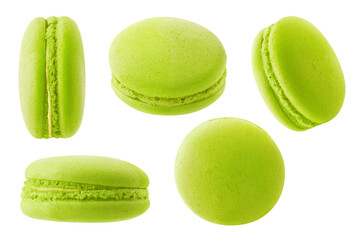 Isolierte grüne Macarons-Sammlung. Pistazien- oder Grüntee-Makronen in verschiedenen Winkeln isoliert auf weißem Hintergrund