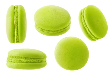 Fototapete Macarons Isolierte grüne Macarons-Sammlung. Pistazien- oder Grüntee-Makronen in verschiedenen Winkeln isoliert auf weißem Hintergrund