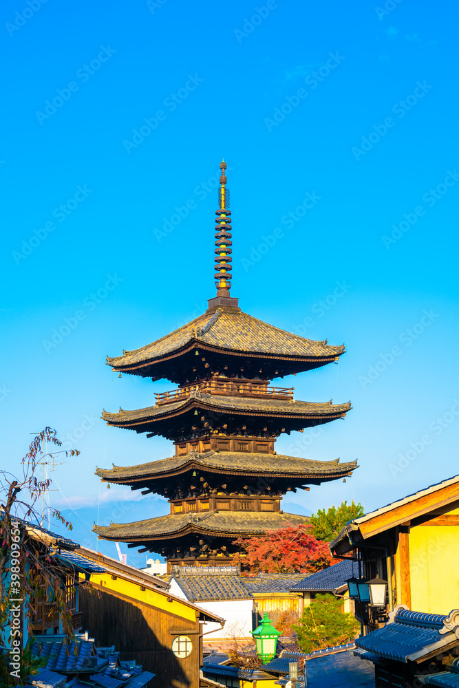 Wall mural Yasaka Pagoda in Kyoto, Japan