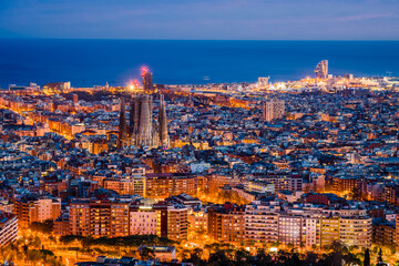 Obraz premium Aerial view of Barcelona city centre at dusk. Spain