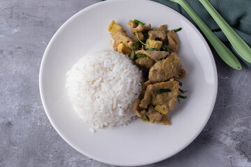 Stir Fried Pork with Green Curry Paste with Vegetables and Rice