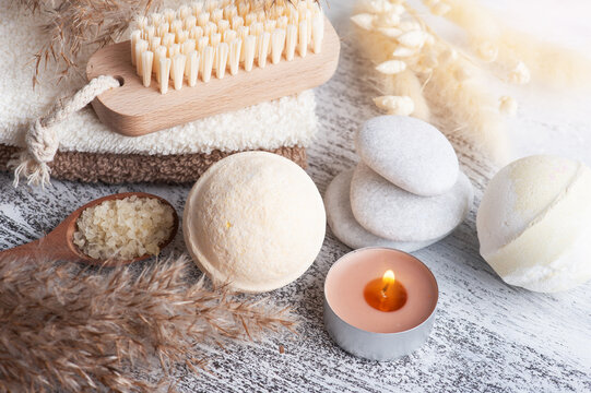 Spa composition with bath bombs