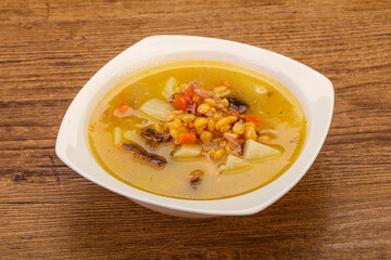 Pea soup with smoked ribs