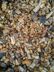 Piedras de río de diferentes colores