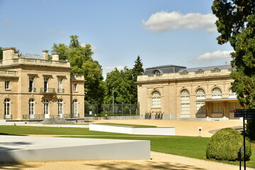 L'une des dépendances de l'imposant Musée National de l'Afrique Centrale au parc de Tervuren à...