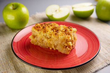 Apple crumble with vanille ice cream
