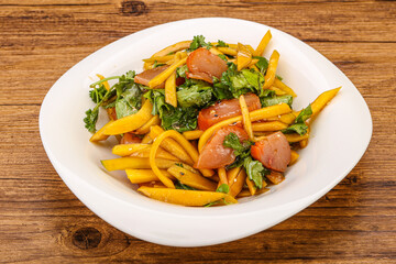 Salad with mango and chicken