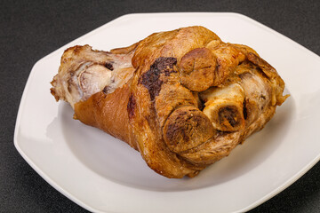 Baked pork knuckle with spices