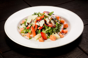 Salad with strawberries, lightly salted salmon, pomelo, parmesan 