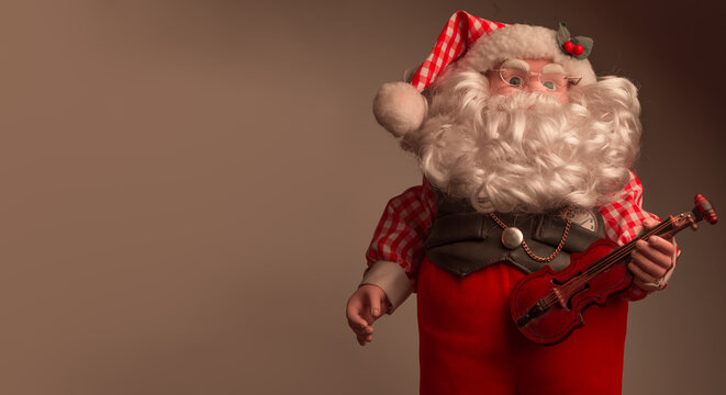 PAP&Aacute; NOEL  A UN LADO DE LA IMAGEN CON CON VIOLIN