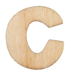 Litera C wycięta z drewna