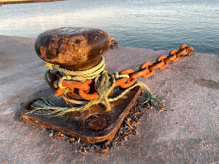 bolado de amarre de barcos en puerto