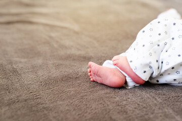 Newborn baby on a white blanket - tiny baby feet closeup