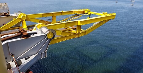 Fototapeta premium rotating frame and pipe saddle fixed on the beam to the deck