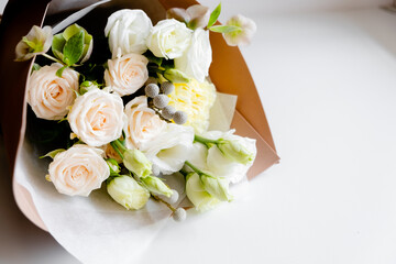 Female hands florist making a bouquet. Step by step instraction. Top horizontal view copyspace abstract pink background