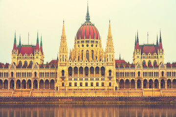Fototapeta premium Hungarian Parliament at sunrise in Budapest. Long Exposure 