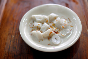 Burgo, pancakes made of rice flour which are sliced and served with whitish coconut milk soup, snakehead fish or powdered prawns. It is very popular in Palembang, South Sumatra, Indonesia.