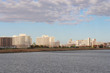 Fototapeta premium 川崎市側から見た六郷の街並み