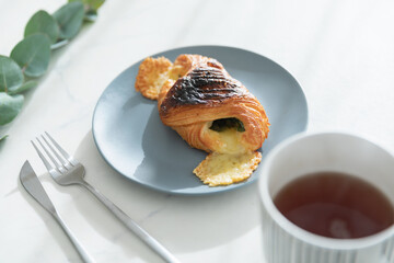 クロワッサンの朝食